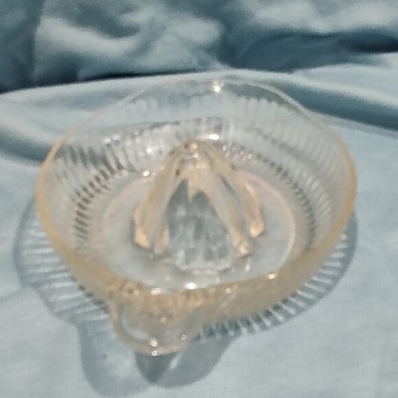 Vintage Juicer Glass Clear Pour Spout And Handle - Picture 5 of 8